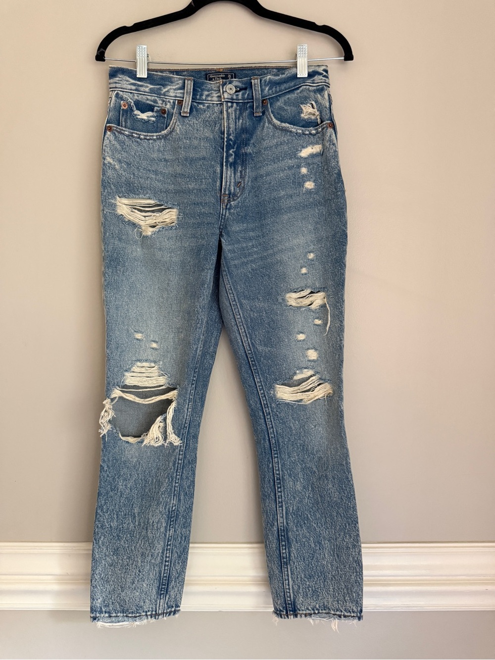 NWOT Abercrombie & Fitch Distressed High Rise Mom Jeans, size 25